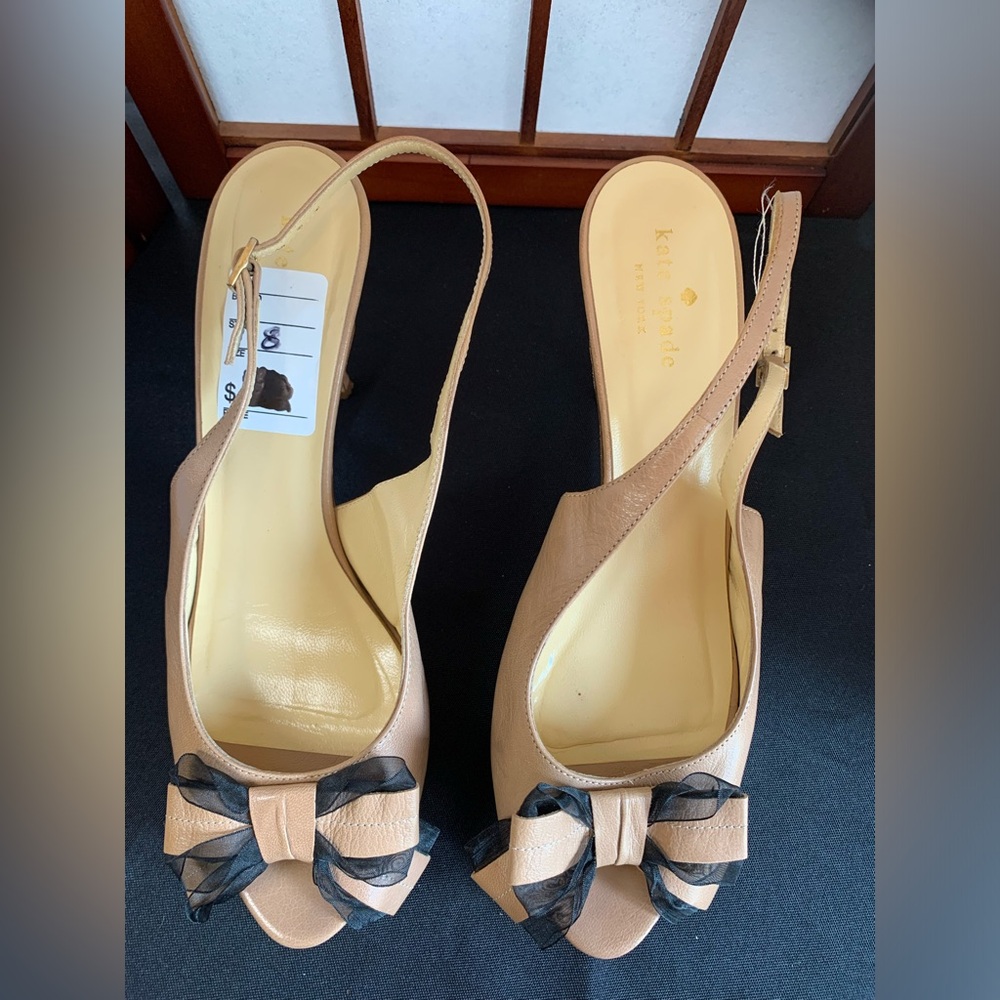 Kate Spade Women’s slingback with billow bow. Beige & Black. Size:8. Like New